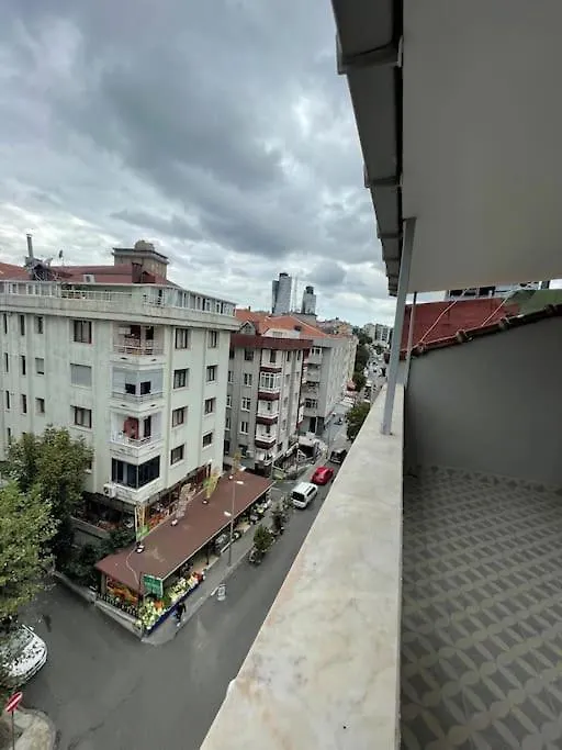 Merkezi Cift Terasli Ev Istanbul